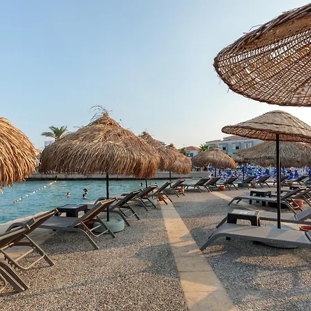 Cumbalica Aparthotel *